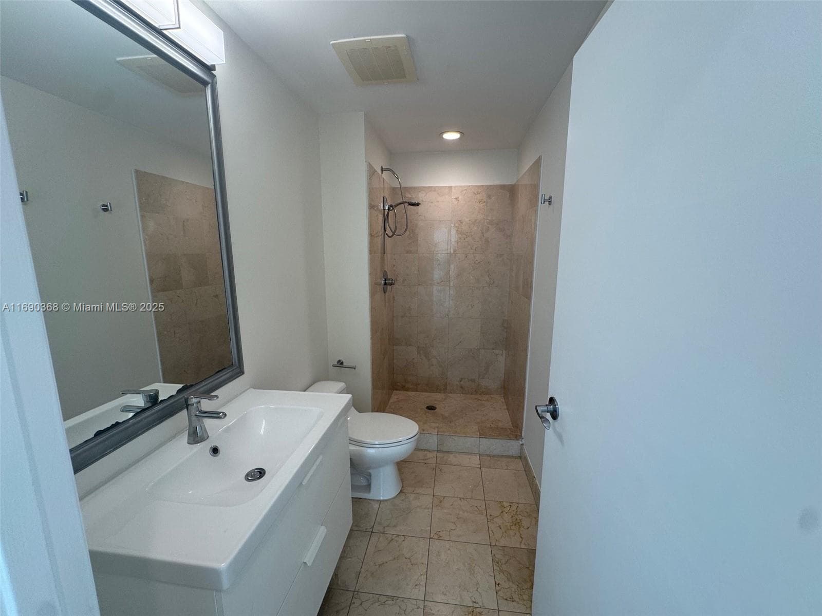 3330 NE 190 ST 1215 photo 18