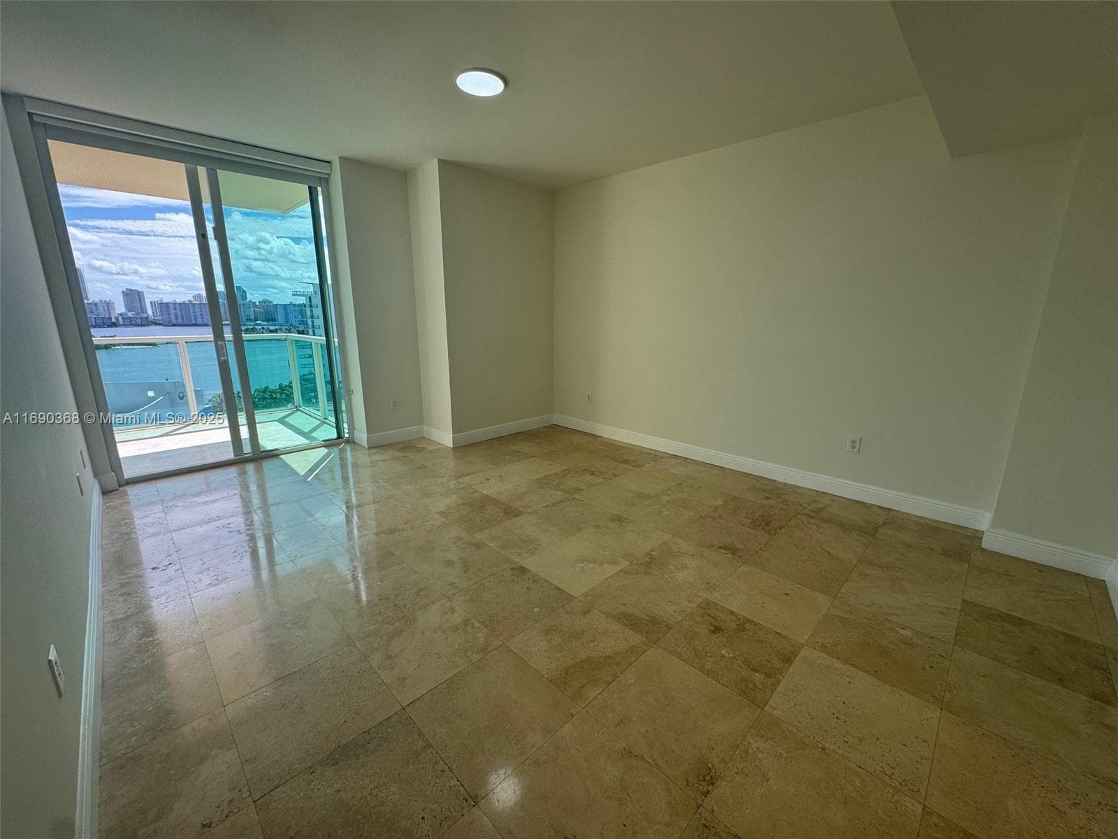 3330 NE 190 ST 1215 photo 19