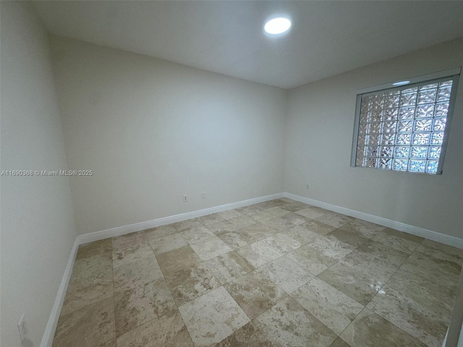 3330 NE 190 ST 1215 photo 4