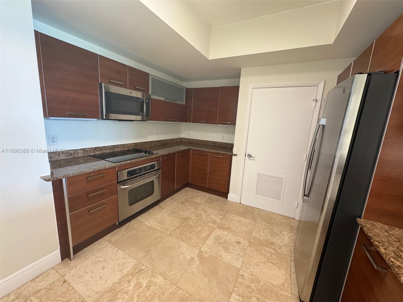 3330 NE 190 ST 1215 photo 8