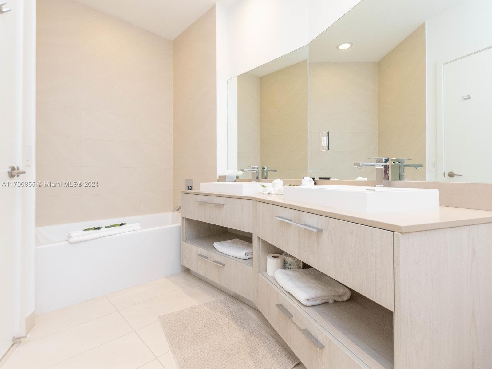 4111 Ocean Dr 601 photo 21