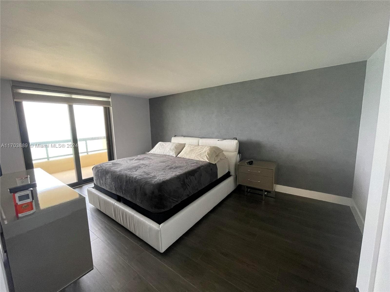 2555 Collins Ave 1409 photo 25
