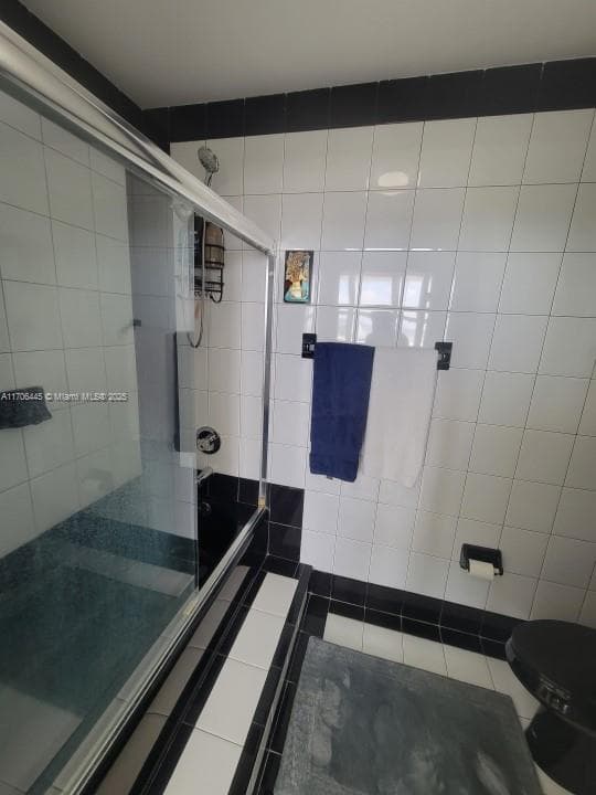 5601 Collins Ave PH-9 photo 24