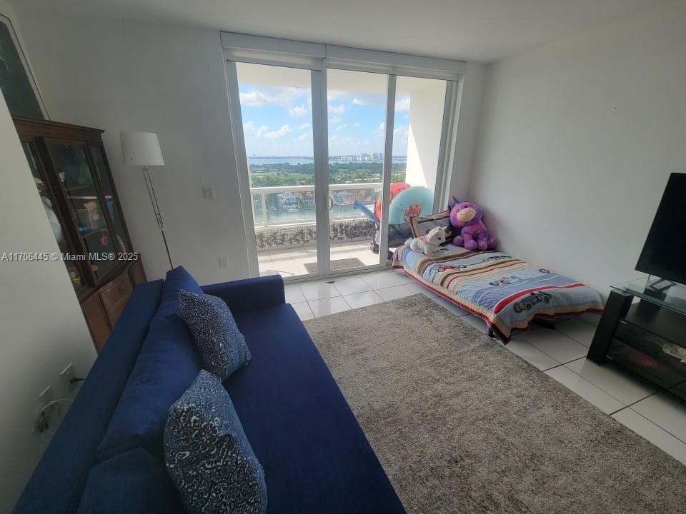 5601 Collins Ave PH-9 photo 10