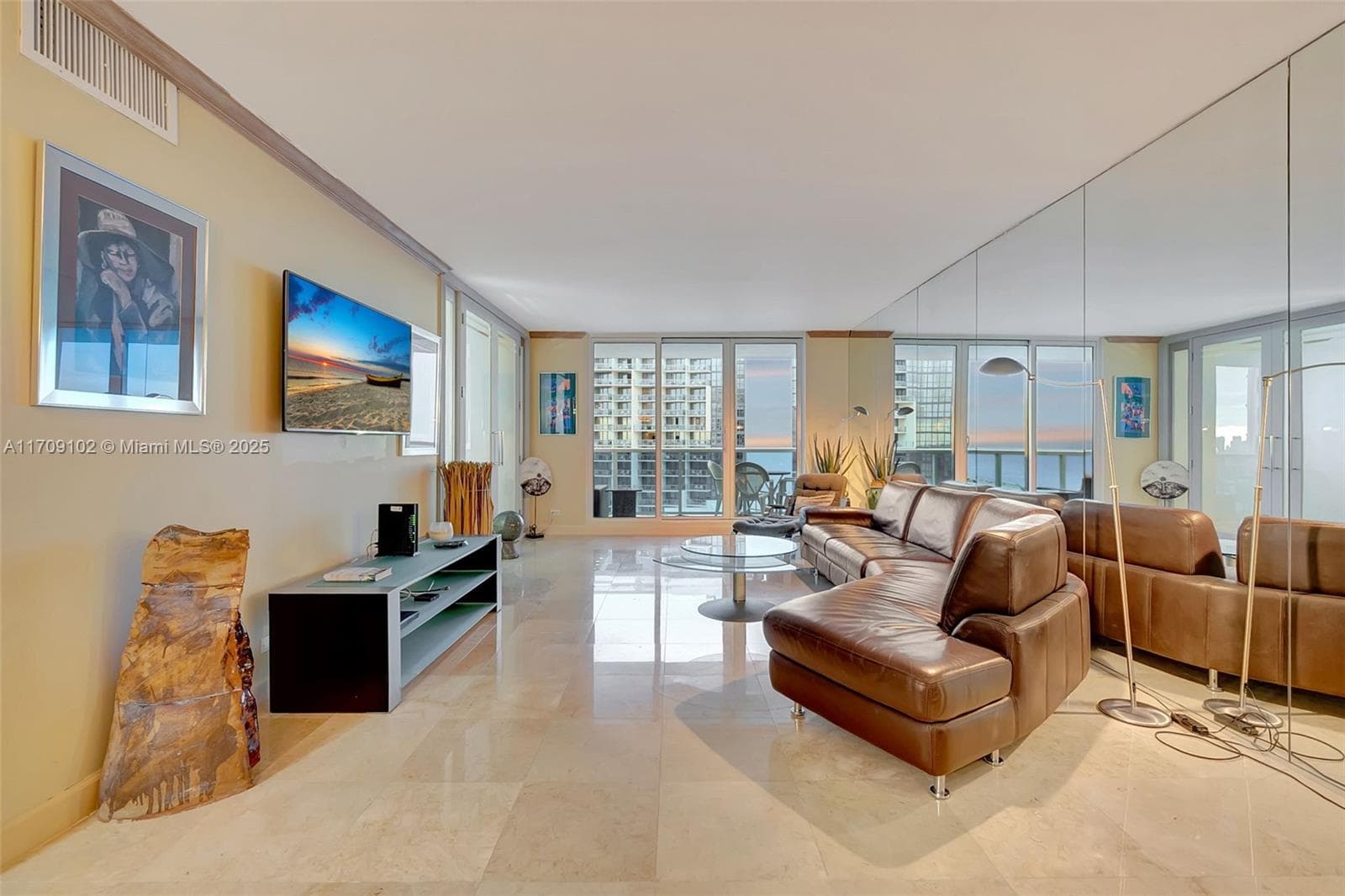 2301 Collins Ave 1206 photo 4