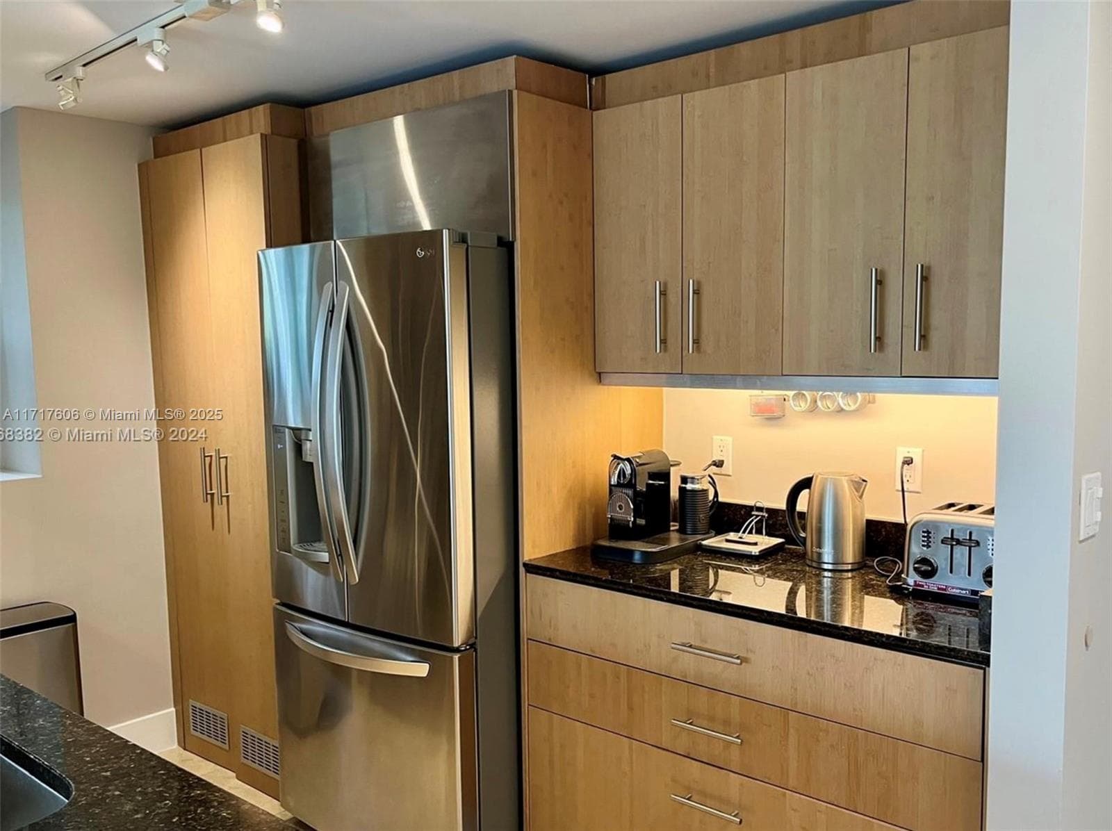 10275 Collins Ave 331 photo 9