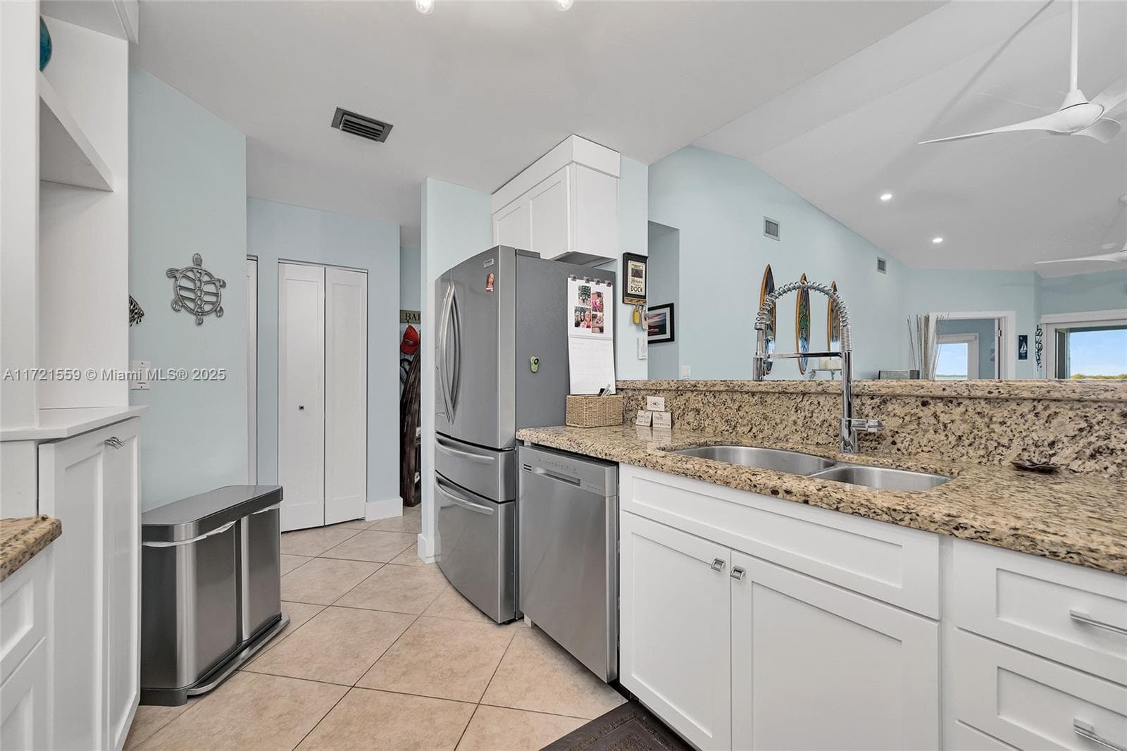 9826 Leeward Ave 9826 photo 8