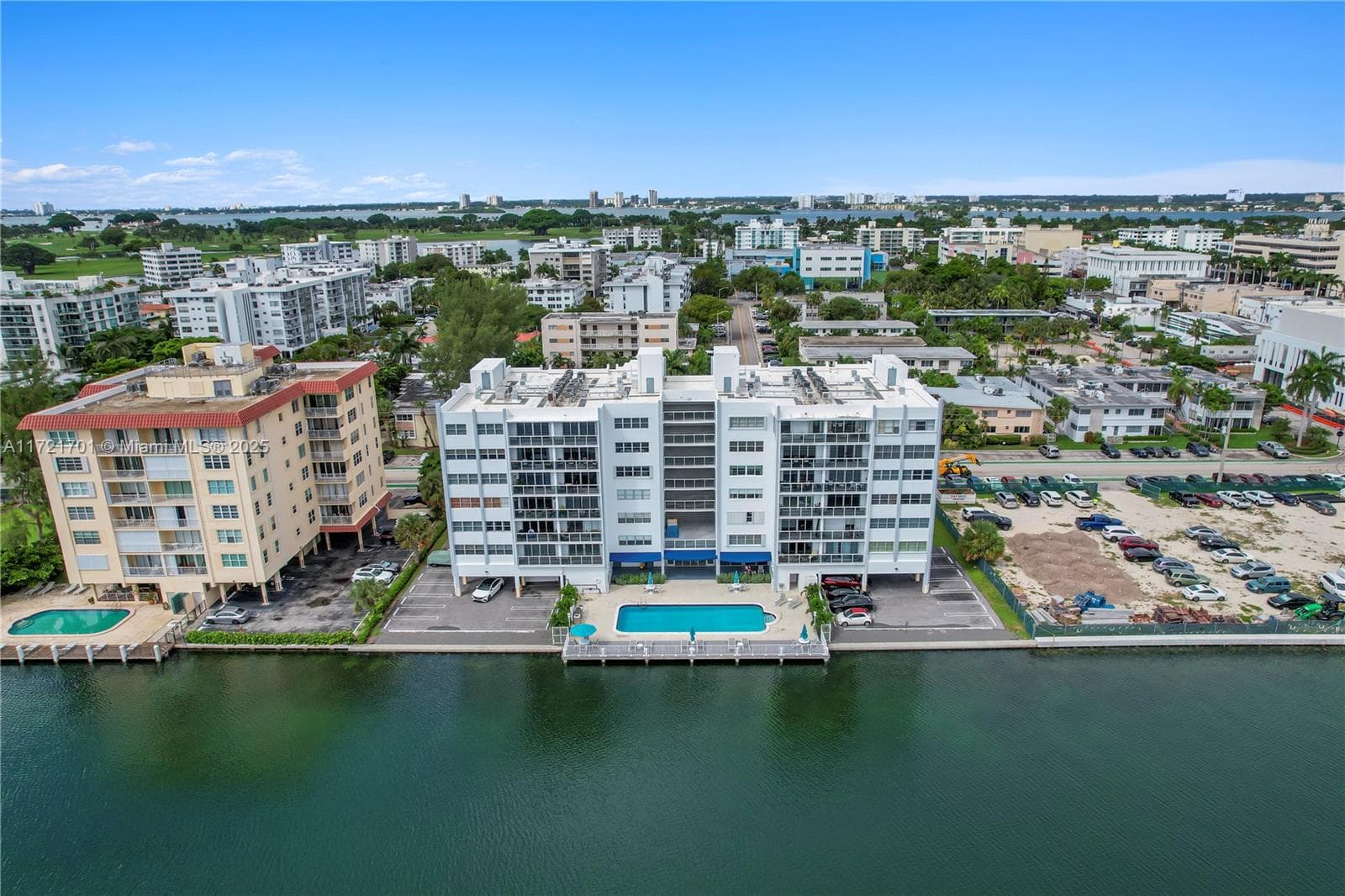 9381 E Bay Harbor Dr 401N photo 3