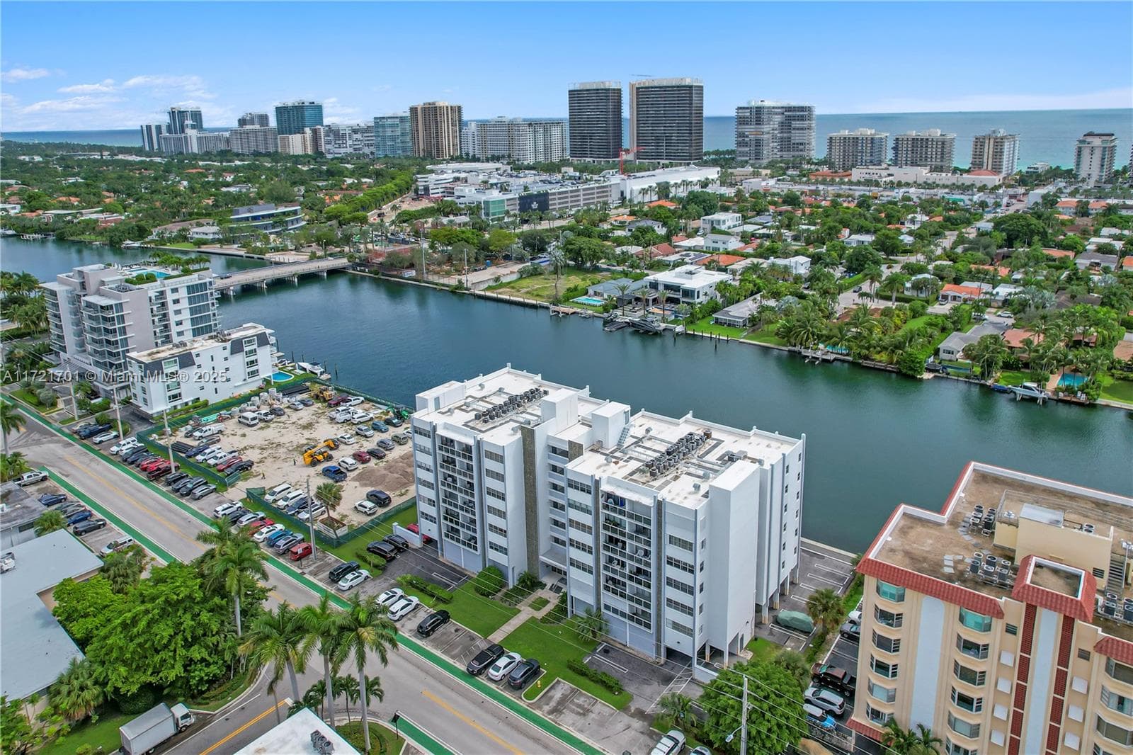 9381 E Bay Harbor Dr 401N photo 4