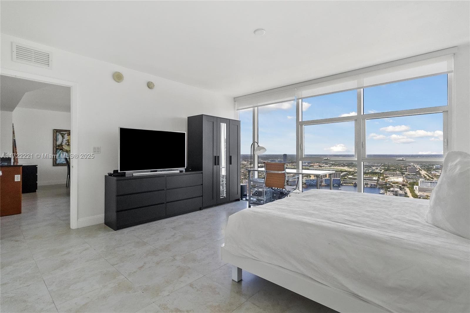 1830 Ocean Dr 4507 photo 8