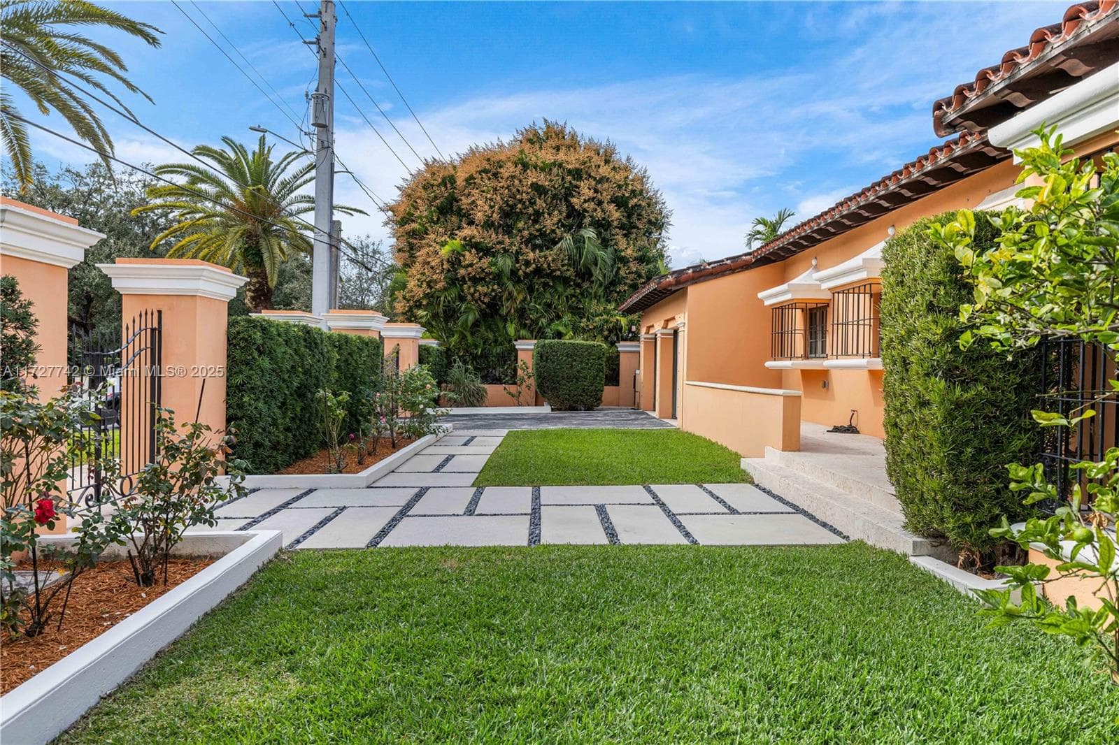 1181 Alhambra Cir photo 11