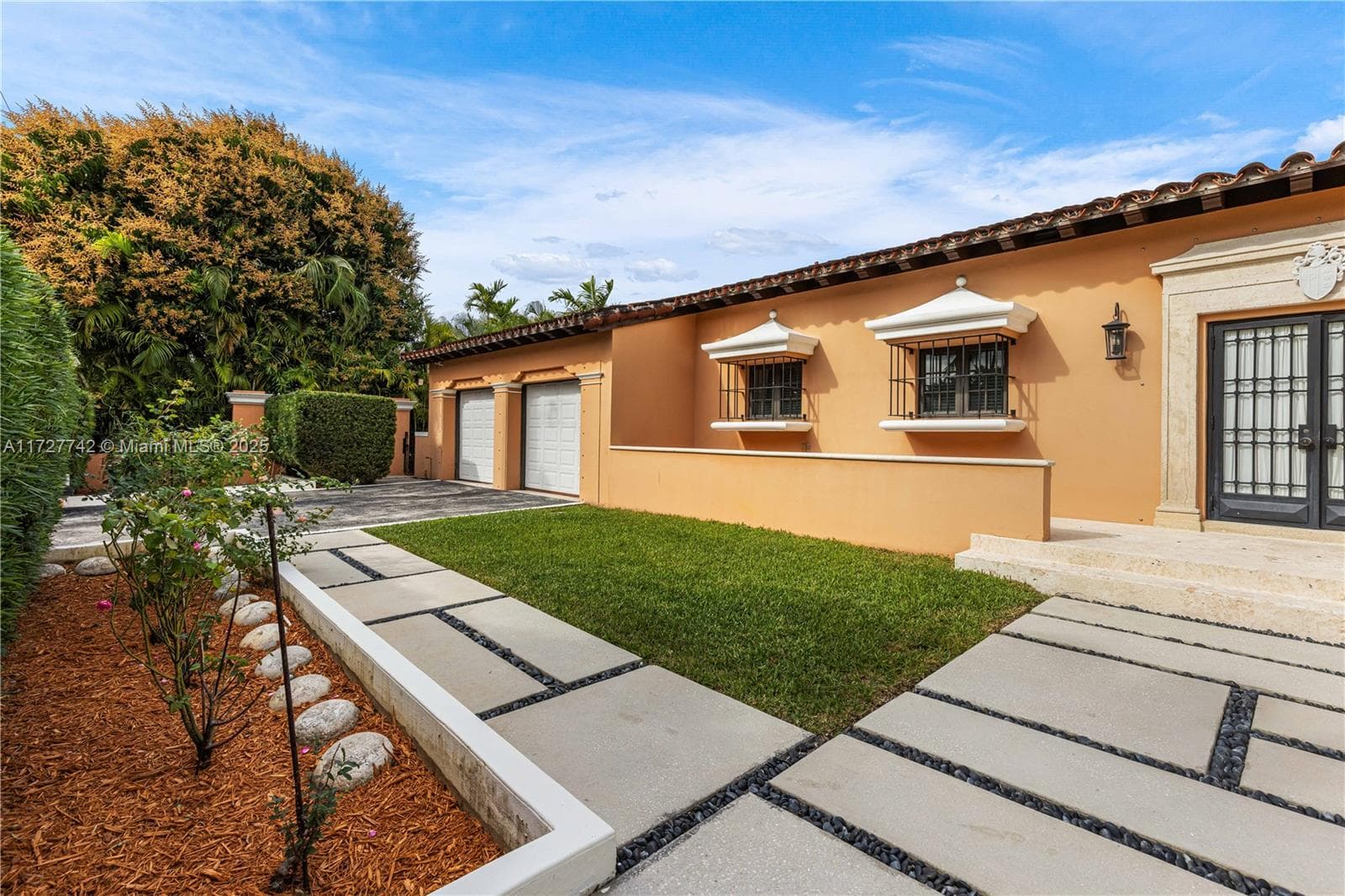 1181 Alhambra Cir photo 8
