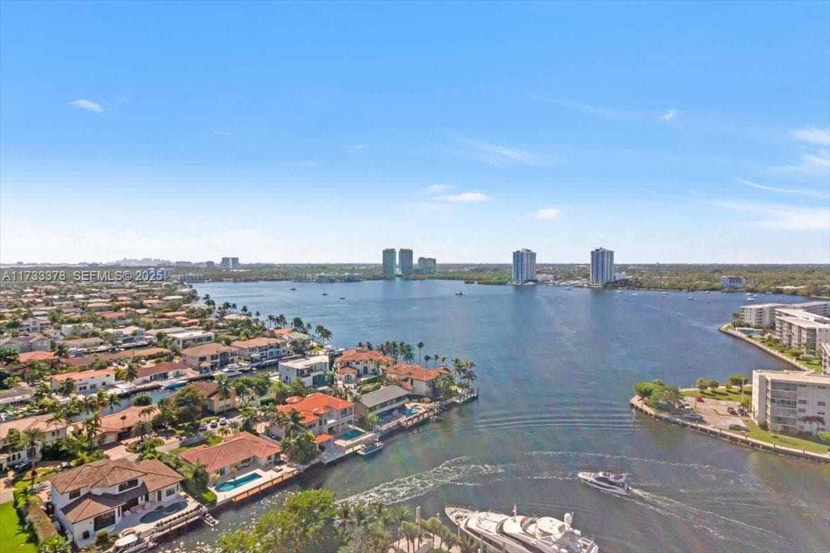 1000 Island Blvd 2003 photo 1