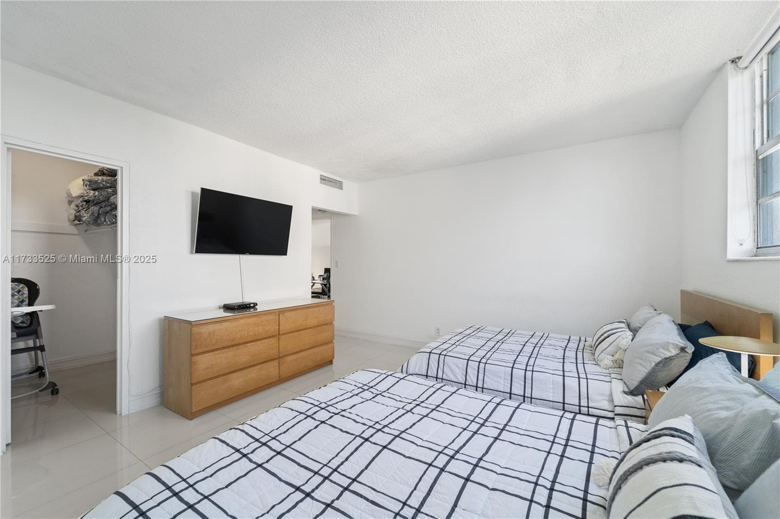 4001 Ocean Dr 10G photo 19