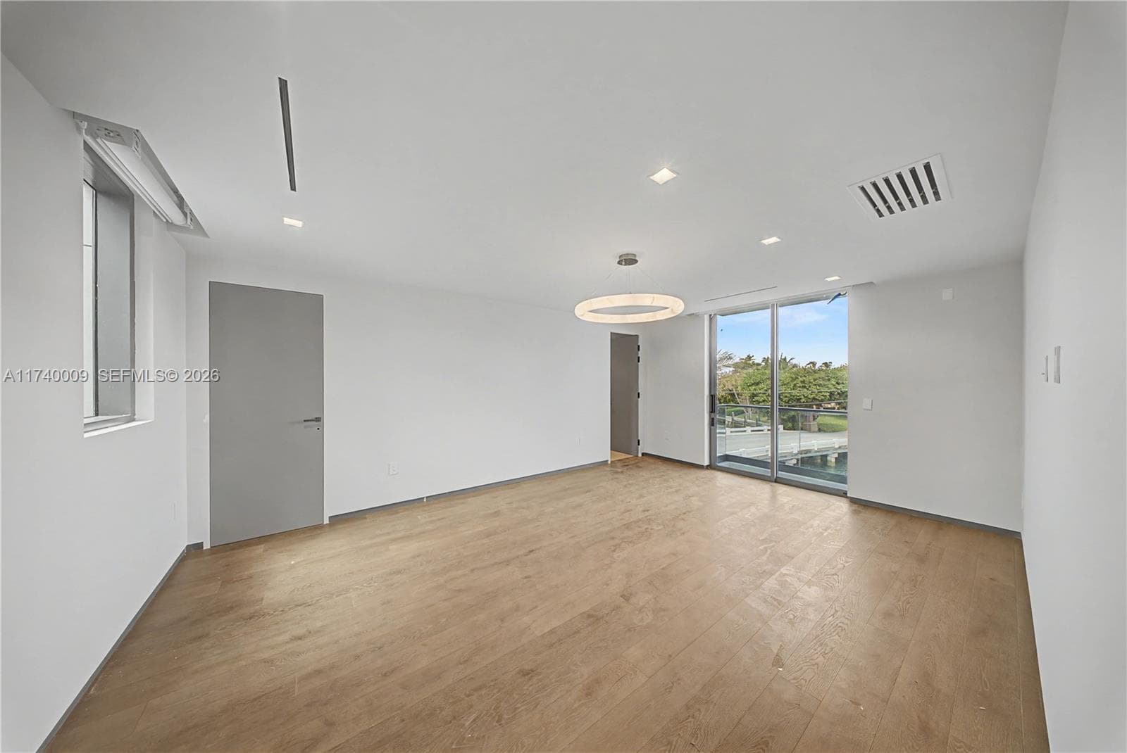 1400 Lake Dr photo 20