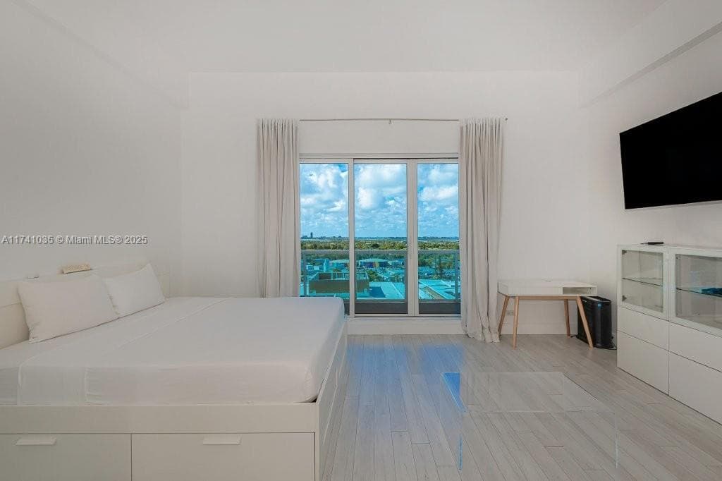 2301 Collins Ave 1629 photo 3