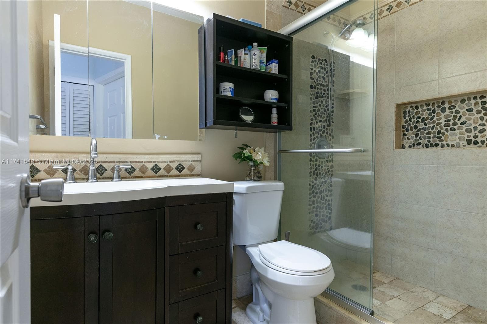 3131 Ocean Dr 211 photo 2