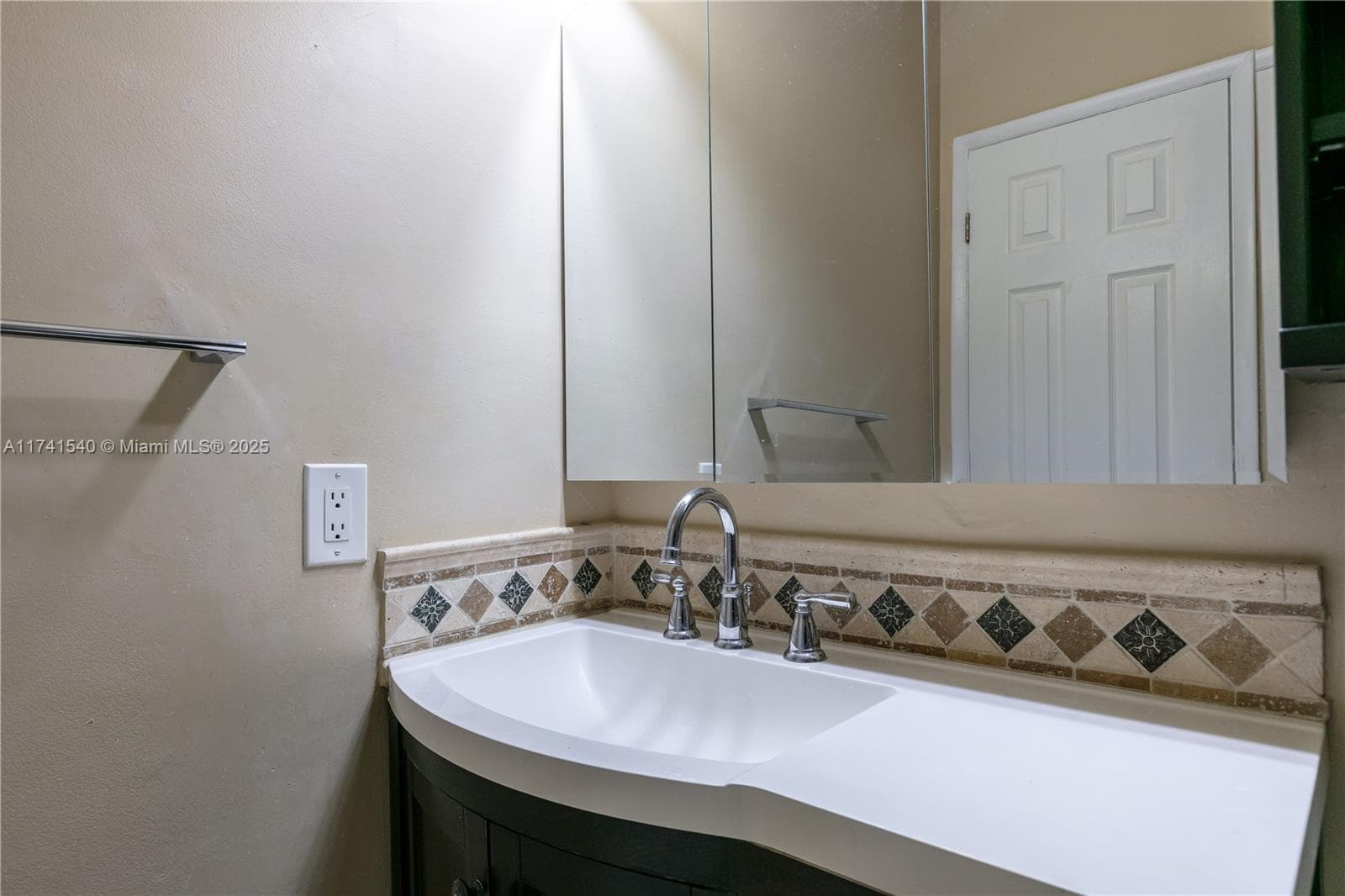 3131 Ocean Dr 211 photo 11