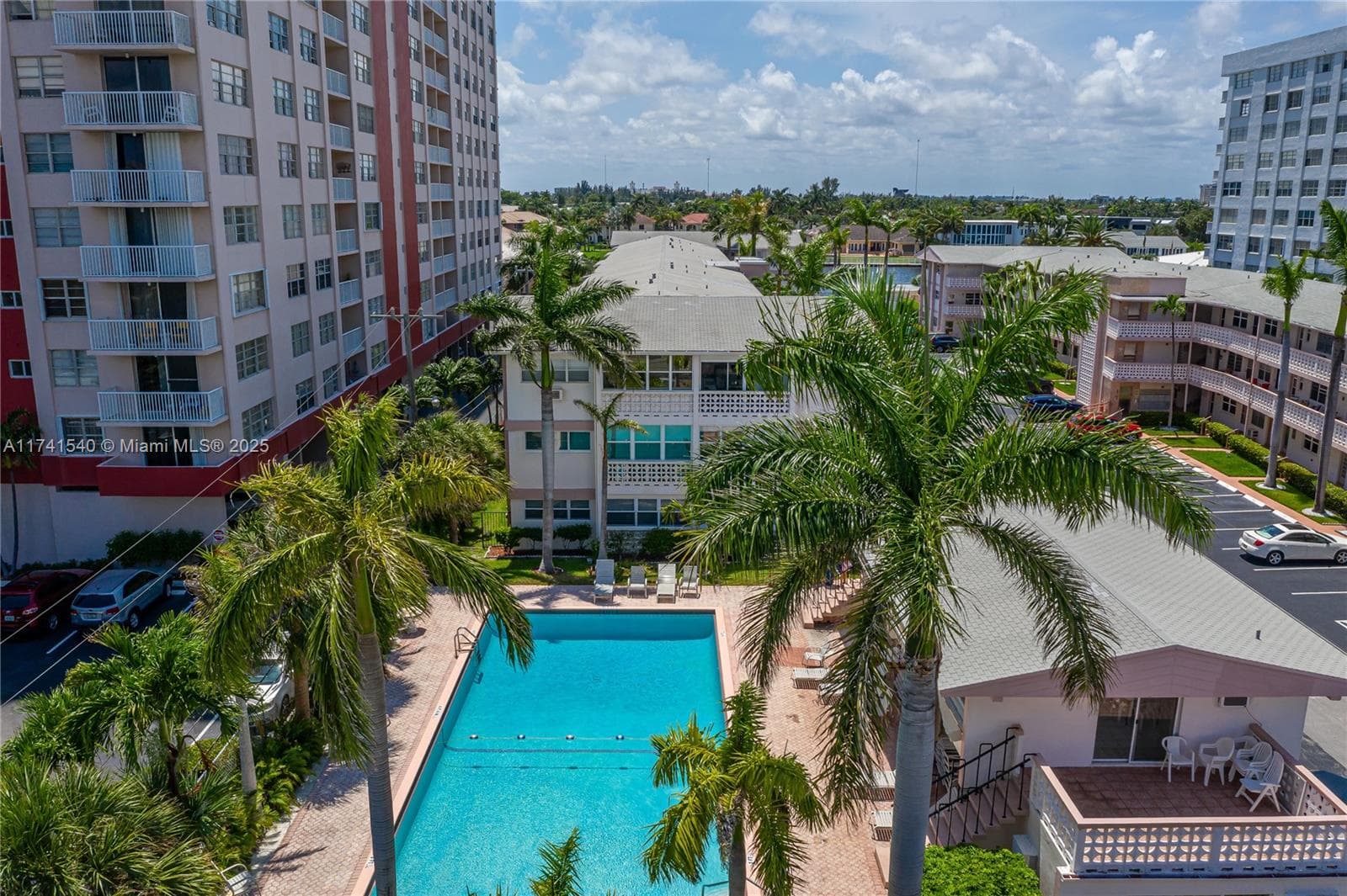 3131 Ocean Dr 211 photo 4