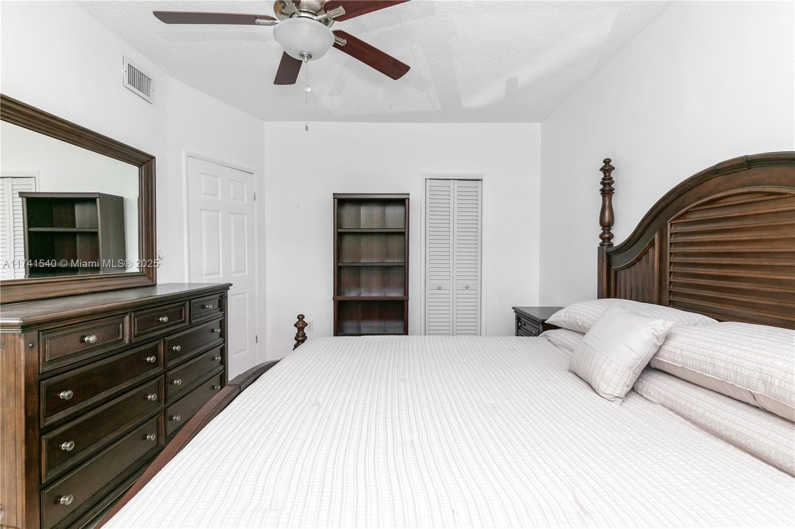3131 Ocean Dr 211 photo 21