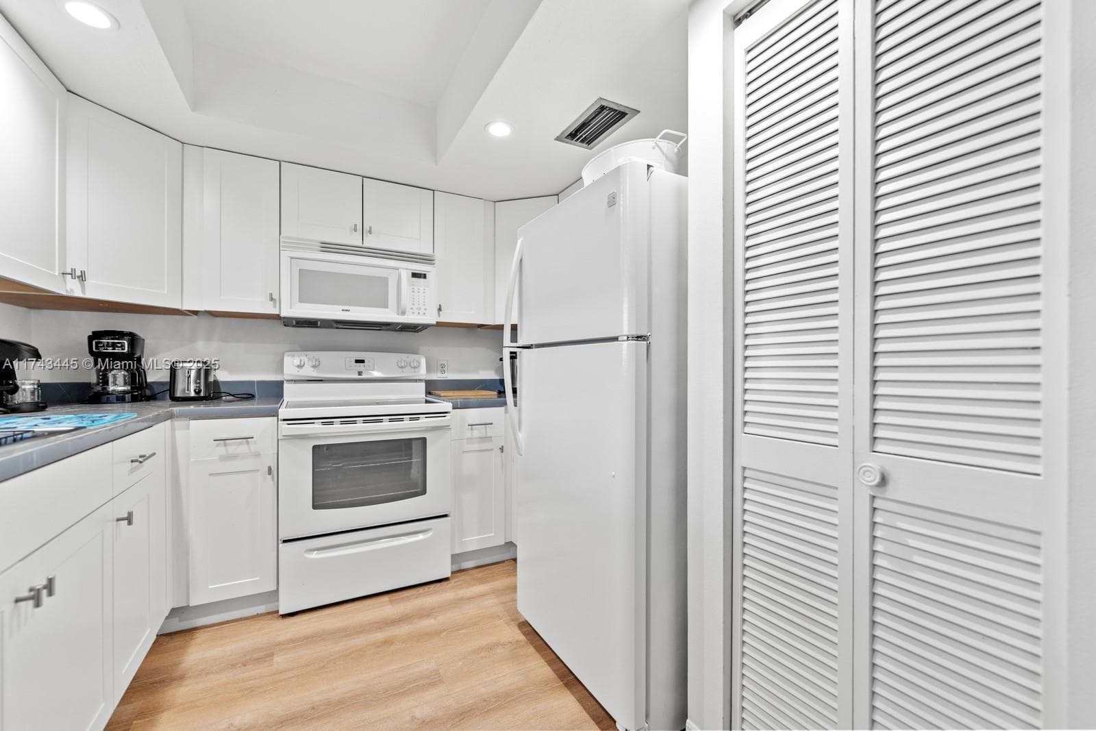 3635 Trade Winds St photo 25
