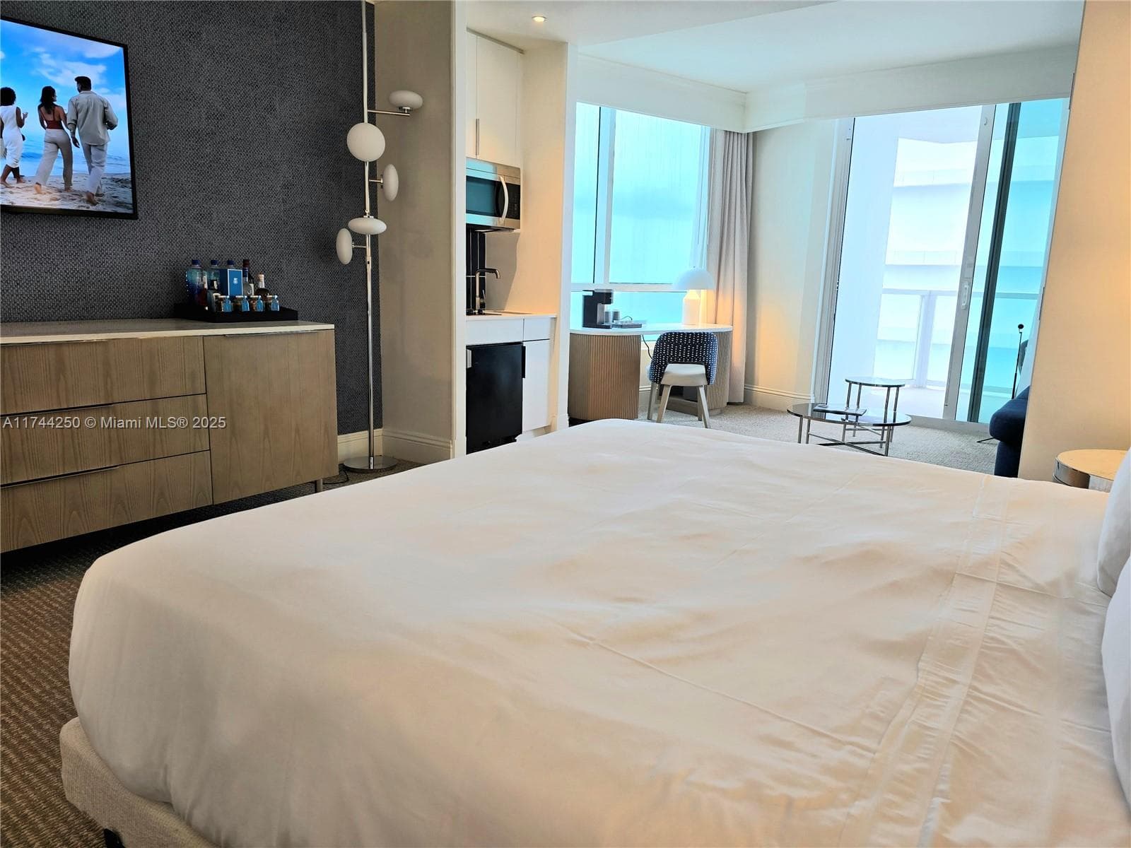 4401 Collins Ave 1401 photo 3