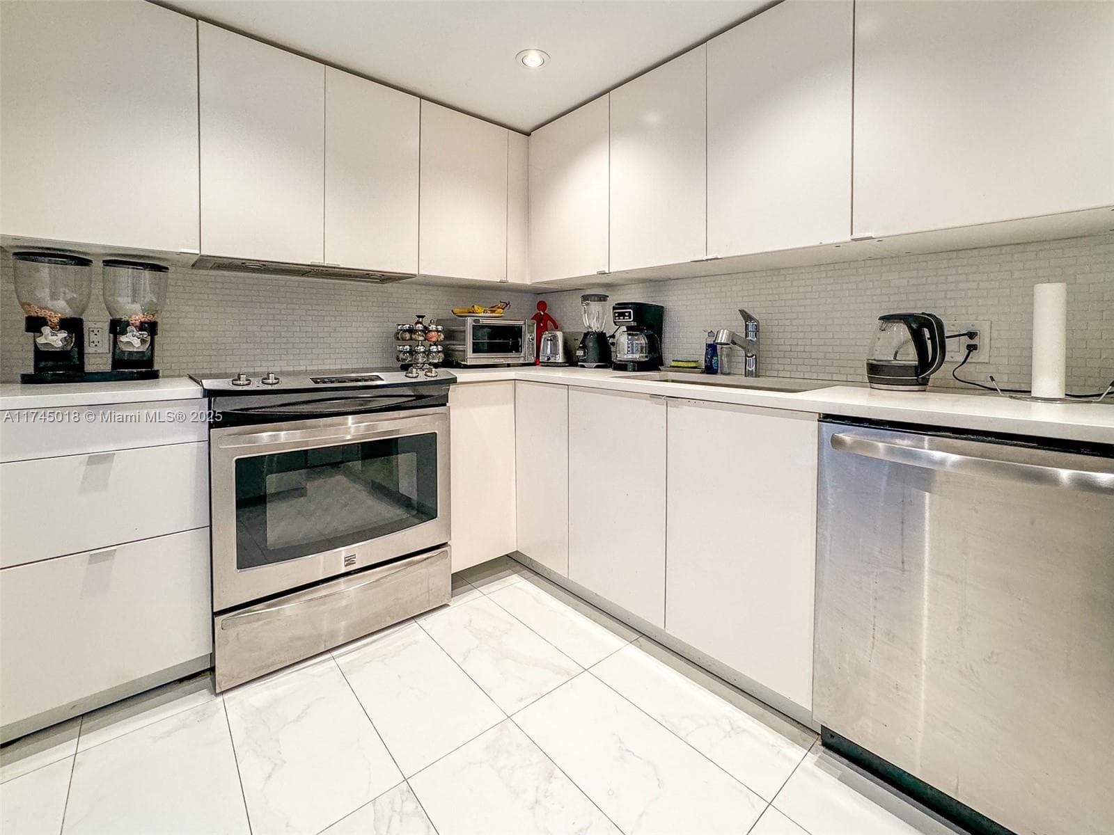 100 Bayview Dr 721 photo 7