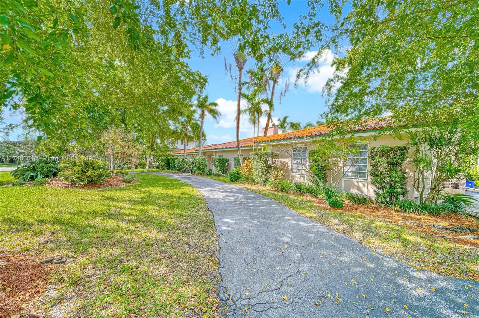 9370 Balada St photo 12