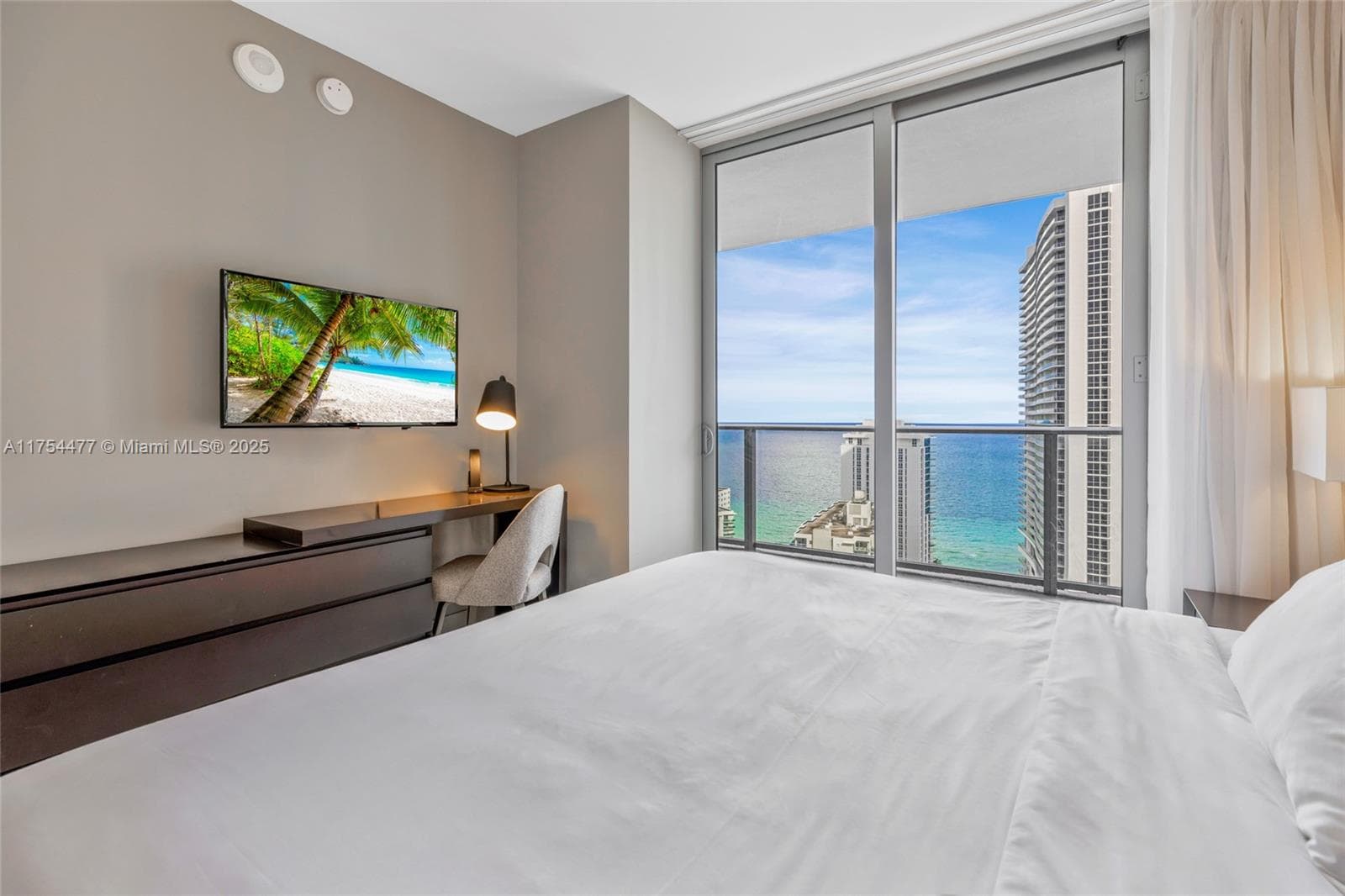 4010 Ocean Dr R2505 photo 13
