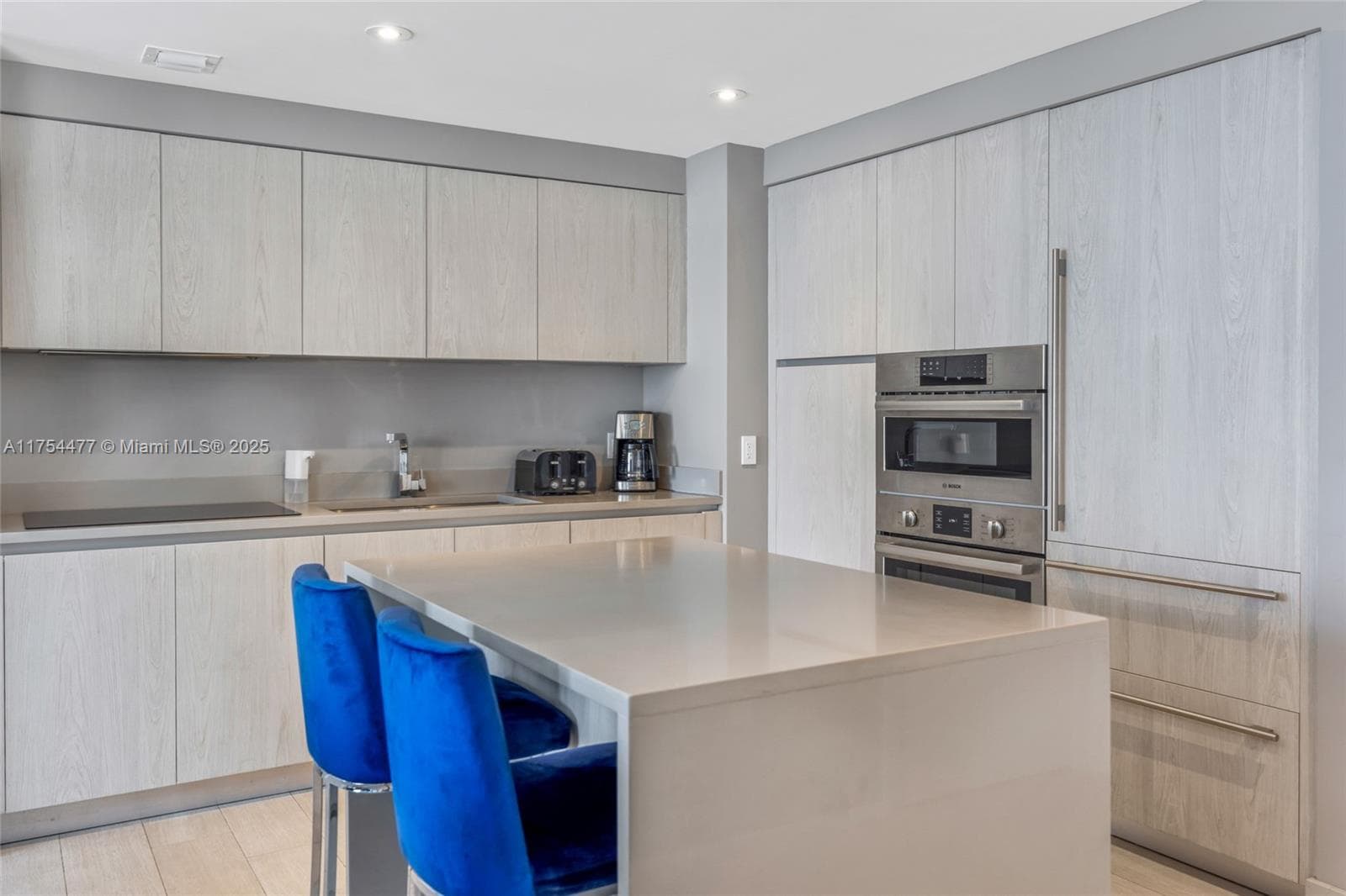 4010 Ocean Dr R2505 photo 17