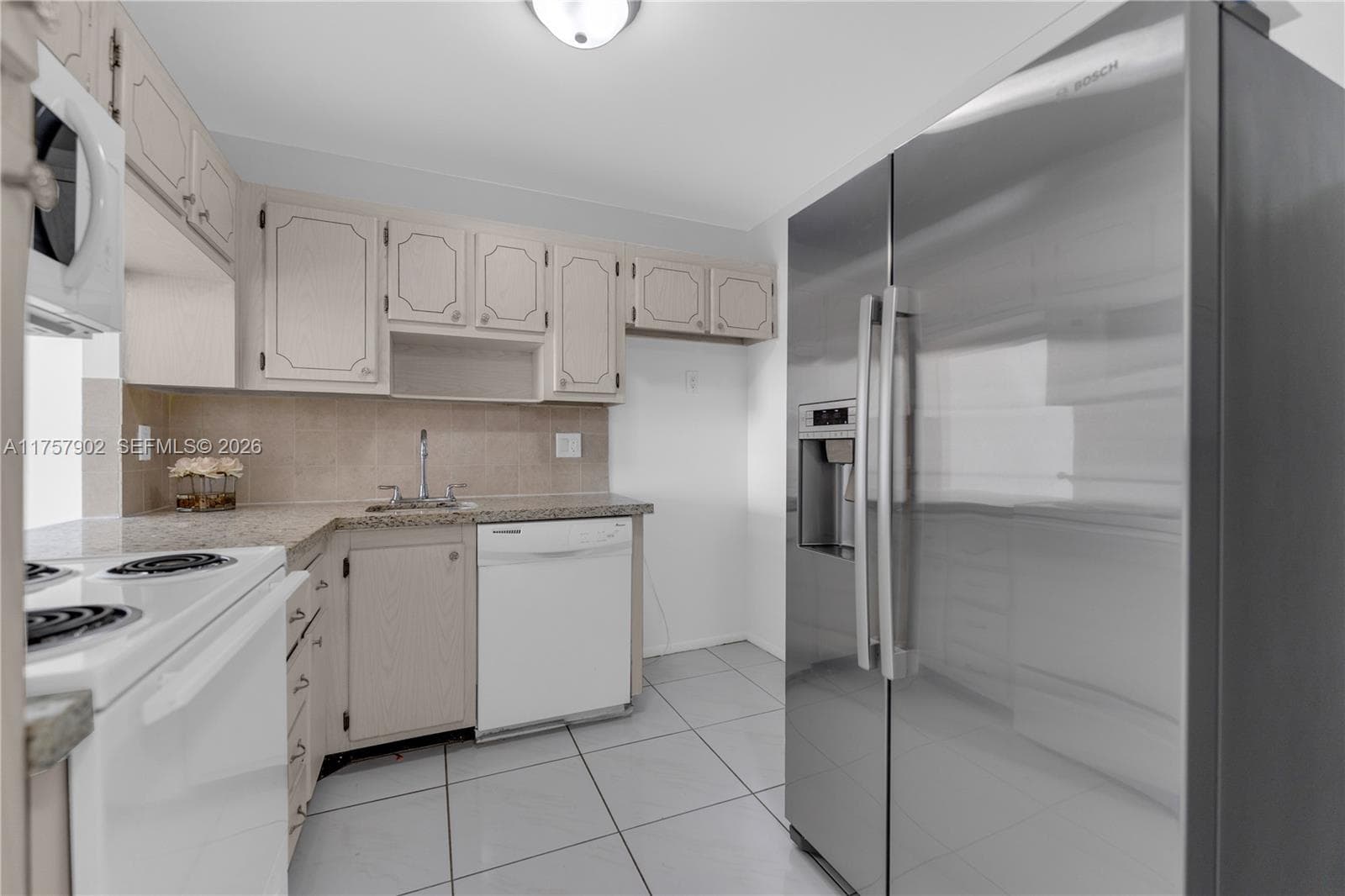 1817 S Ocean Dr 827 photo 4