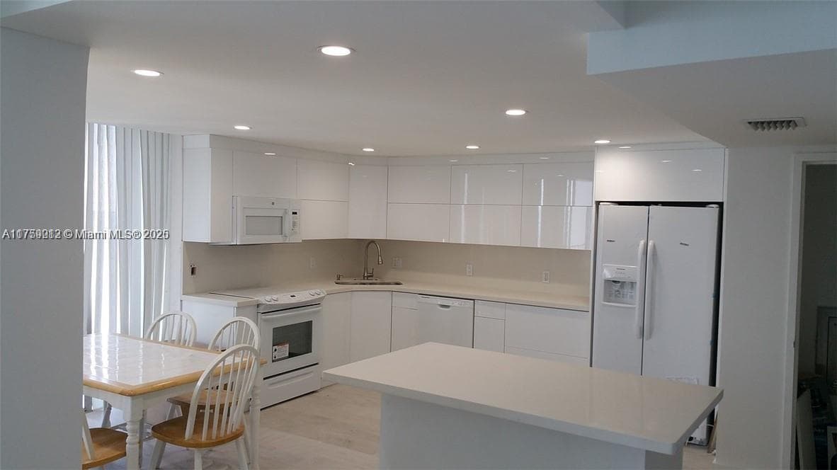 881 Ocean Dr 22F photo 7