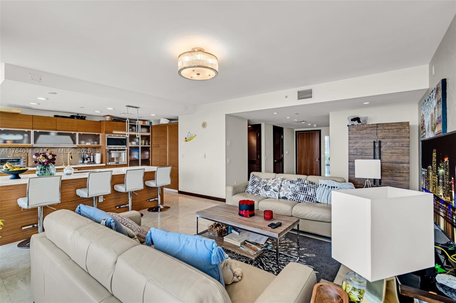 5875 Collins Ave 1704 photo 10