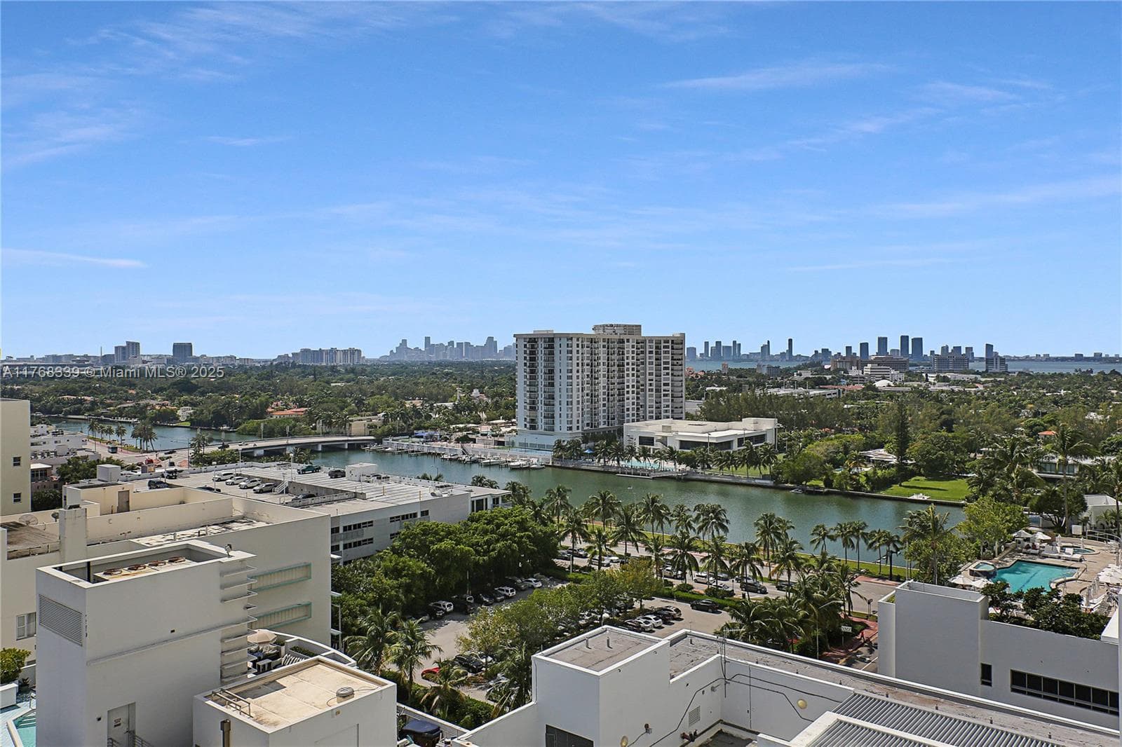 4391 Collins Ave 1415 photo 2