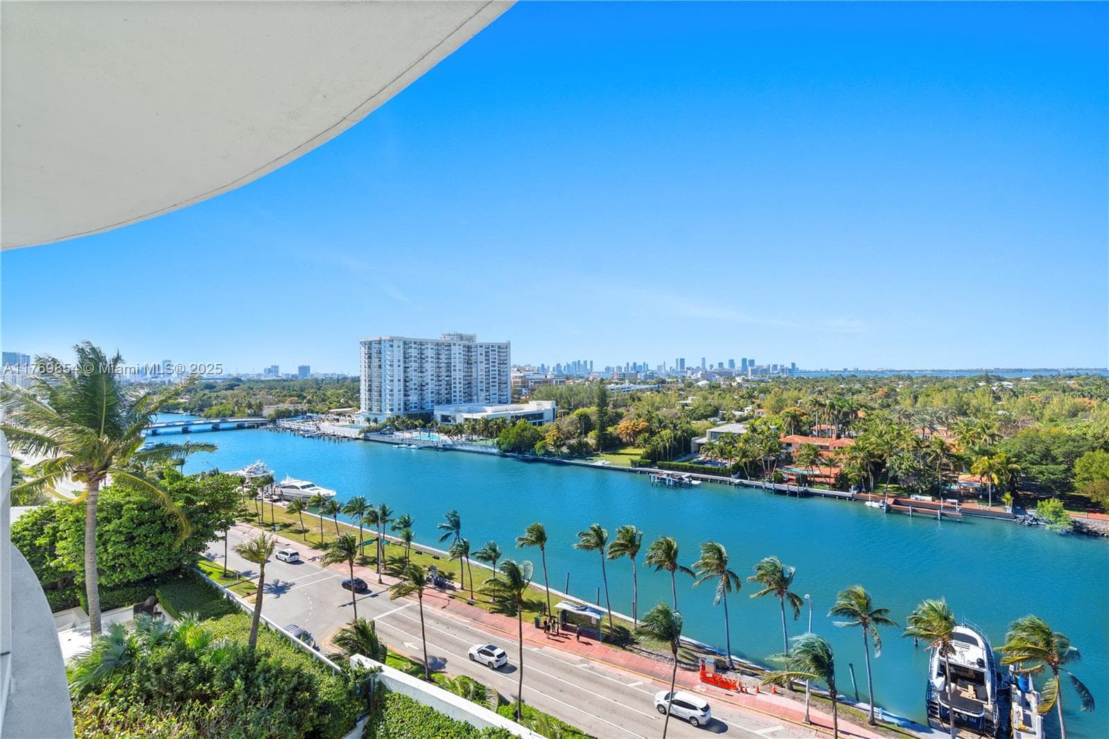 4401 Collins Ave 1017 photo 1