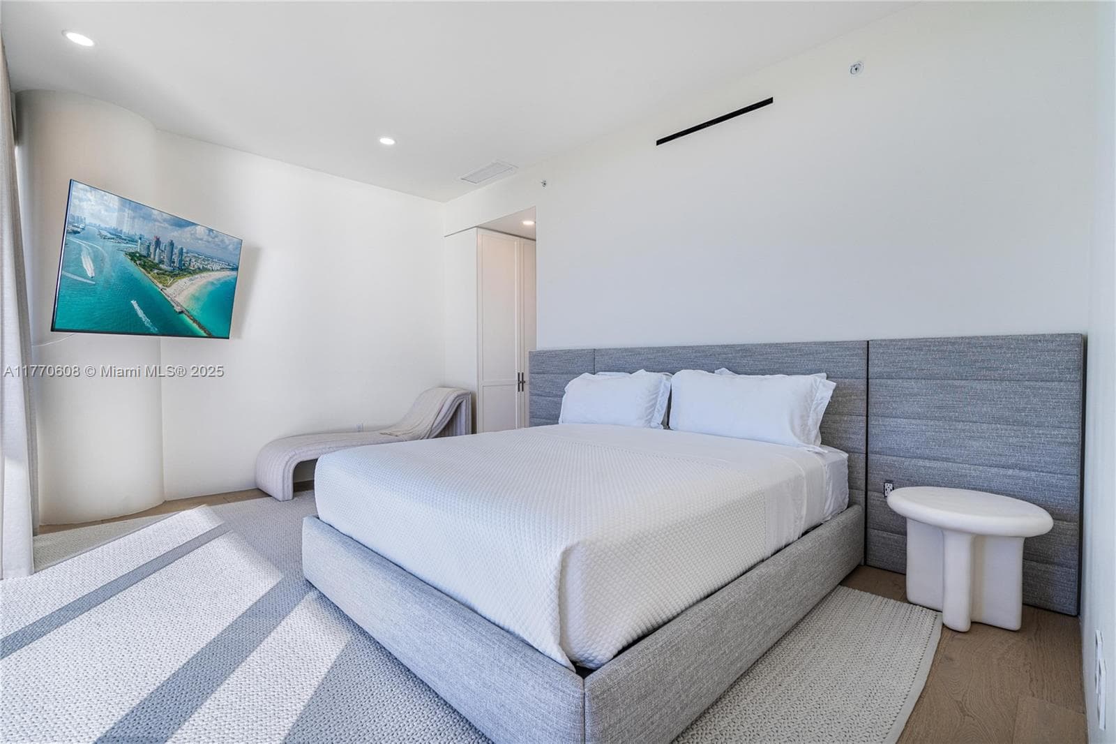 8701 Collins Ave 804 photo 15