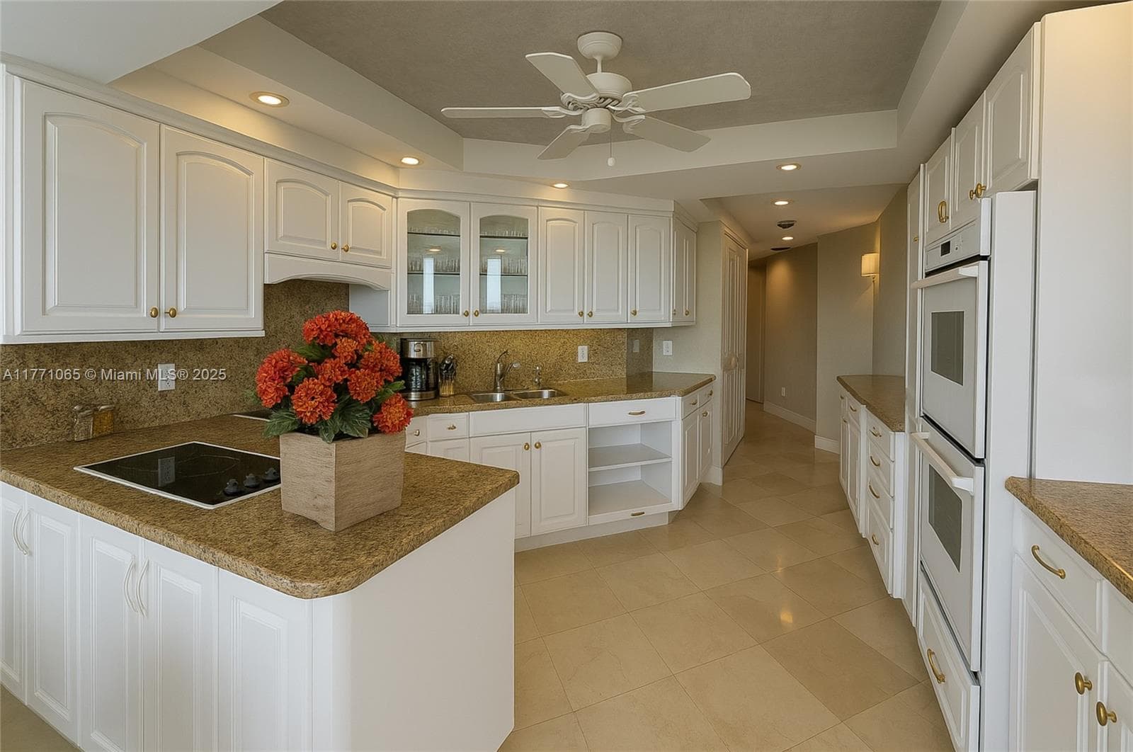 2000 Island Blvd 3009 photo 11