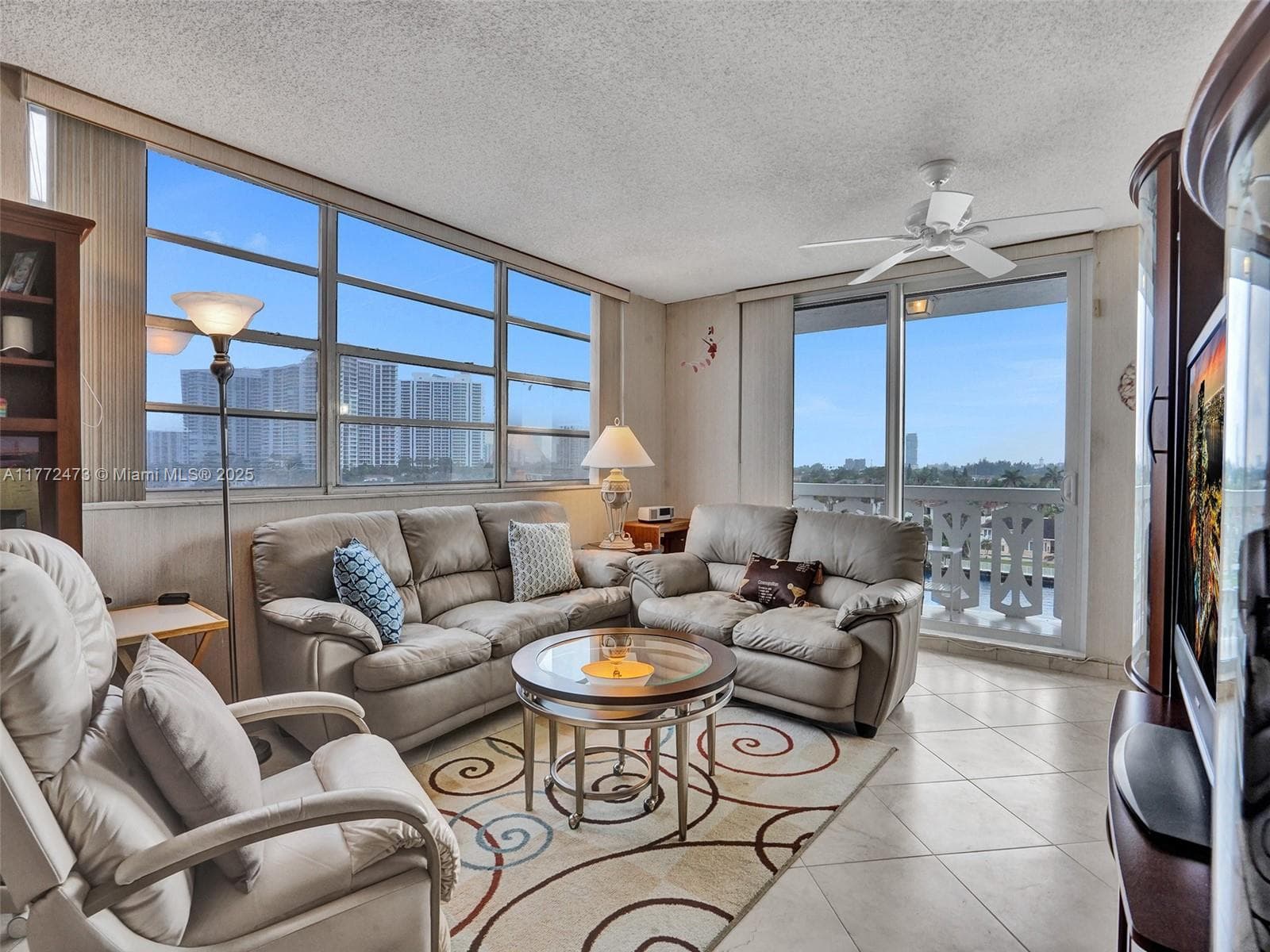 3113 S Ocean Dr 710 photo 2