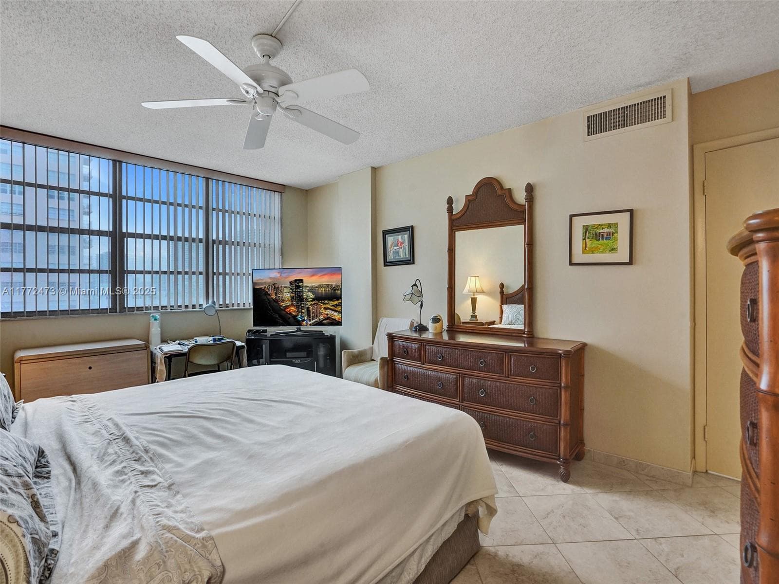 3113 S Ocean Dr 710 photo 12