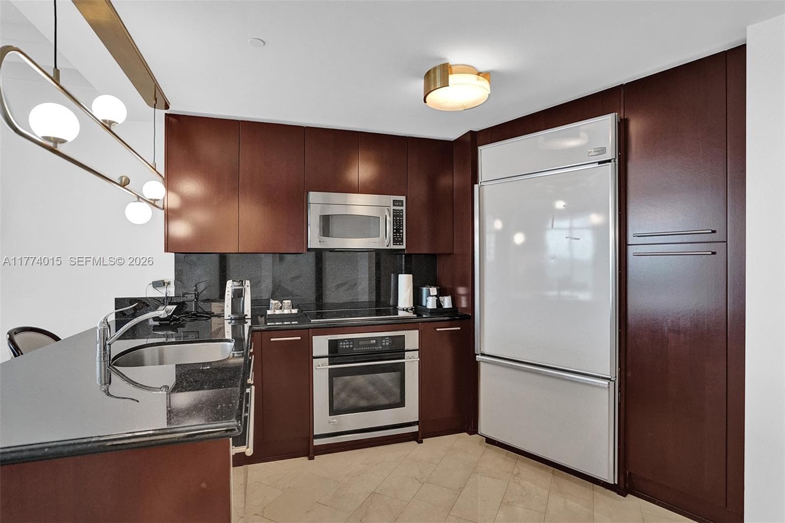 4391 Collins Ave 913/914 photo 19