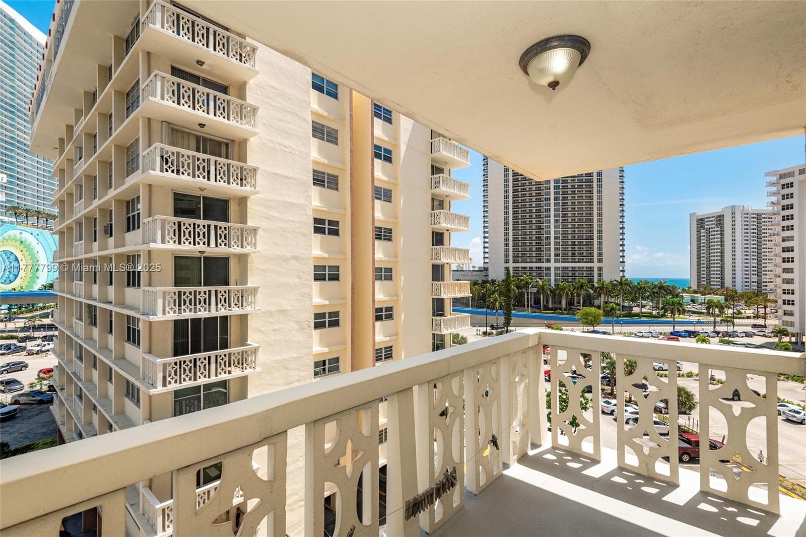 1817 S Ocean Dr 628 photo 3
