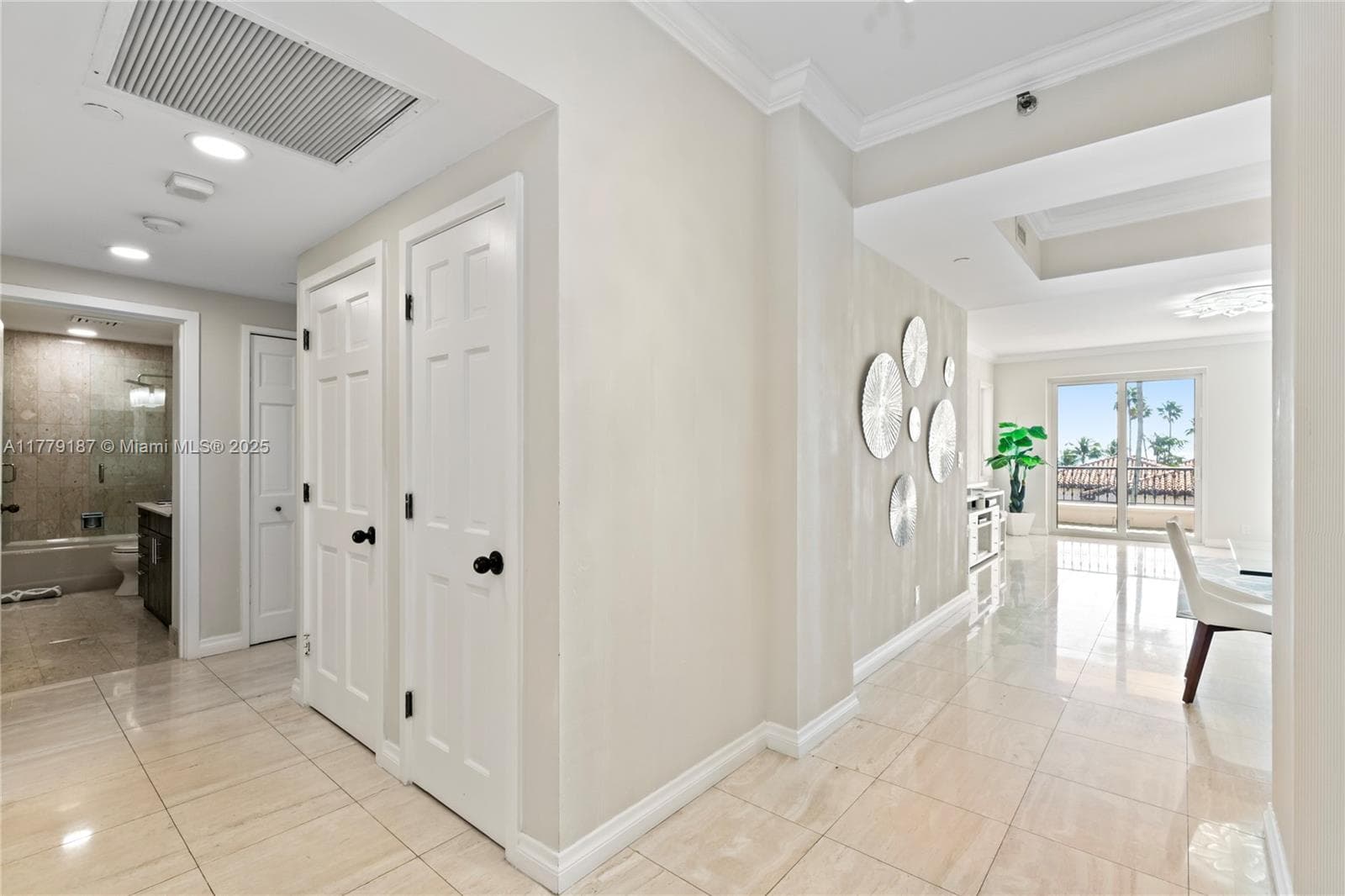 19133 Fisher Island Dr 19133 photo 22