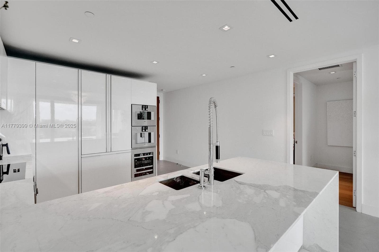 10201 Collins Ave 404 photo 12
