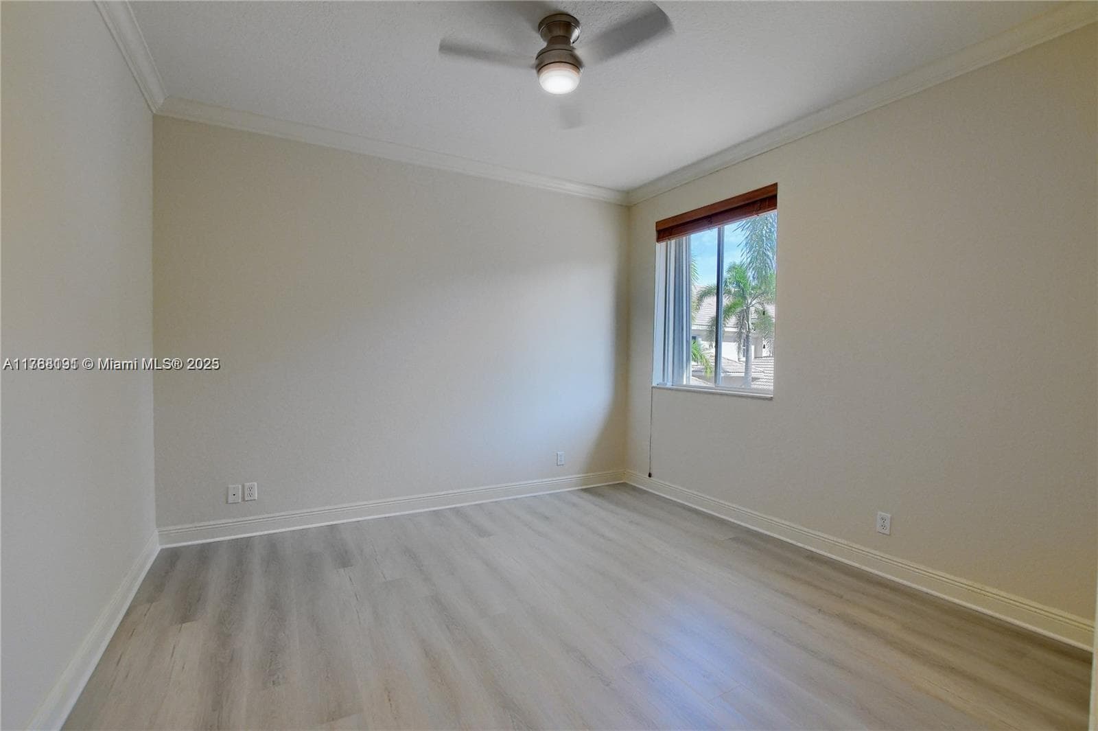 23 Royal Palm Way 16 photo 23
