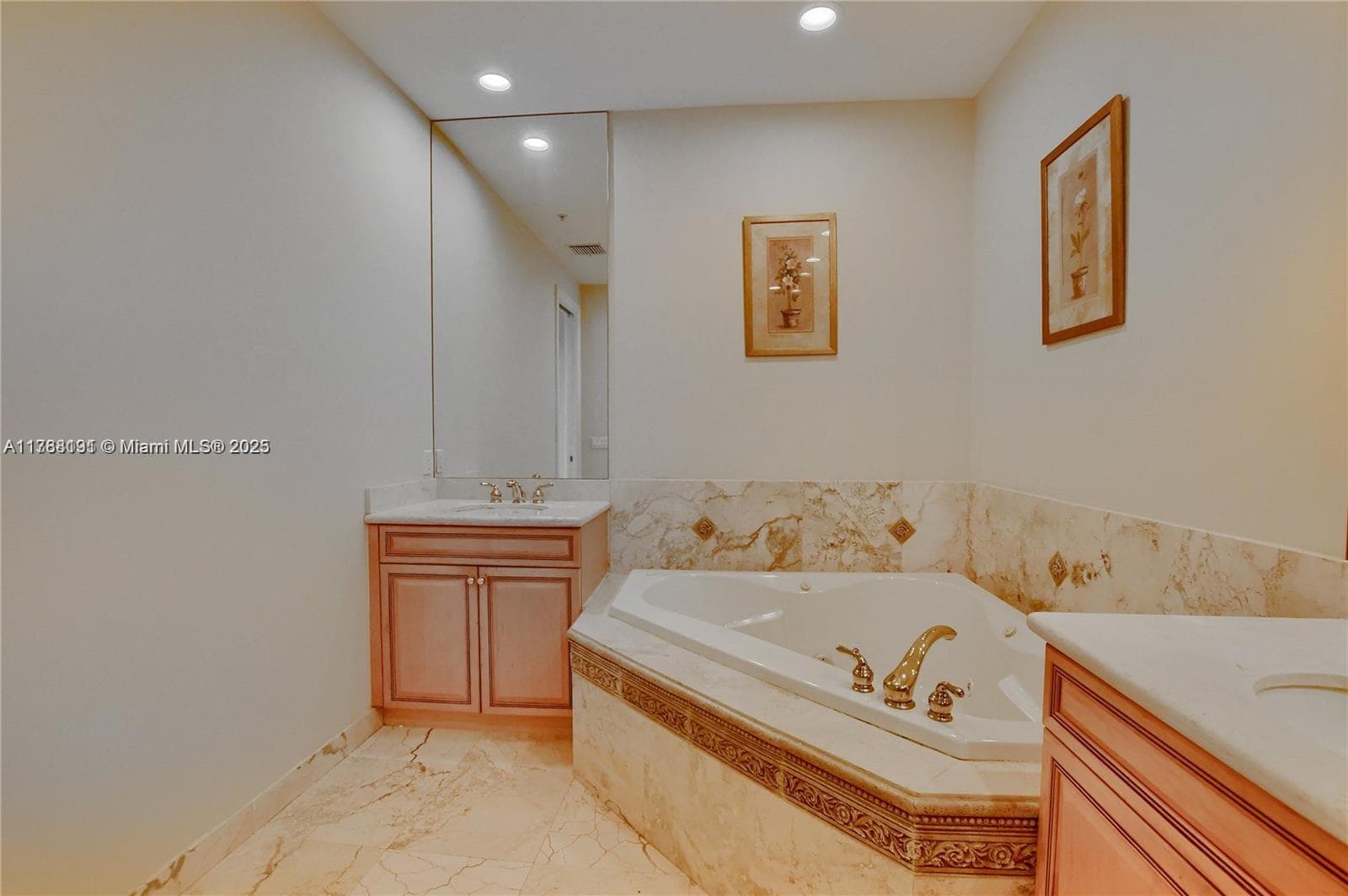 23 Royal Palm Way 16 photo 20