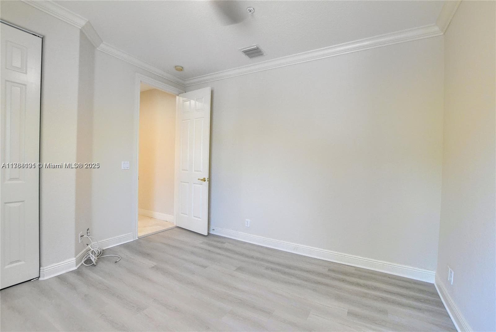 23 Royal Palm Way 16 photo 24