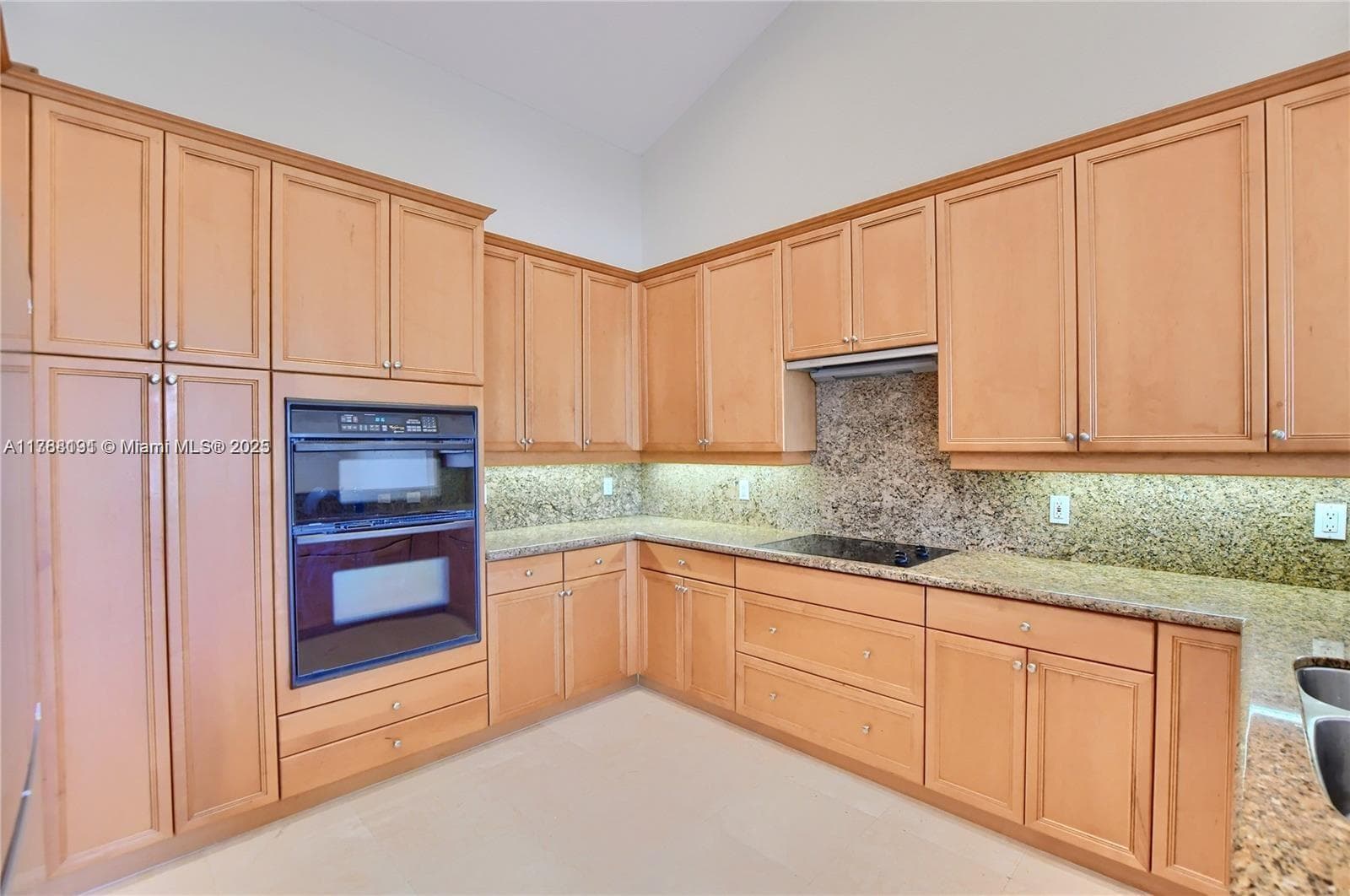 23 Royal Palm Way 16 photo 14