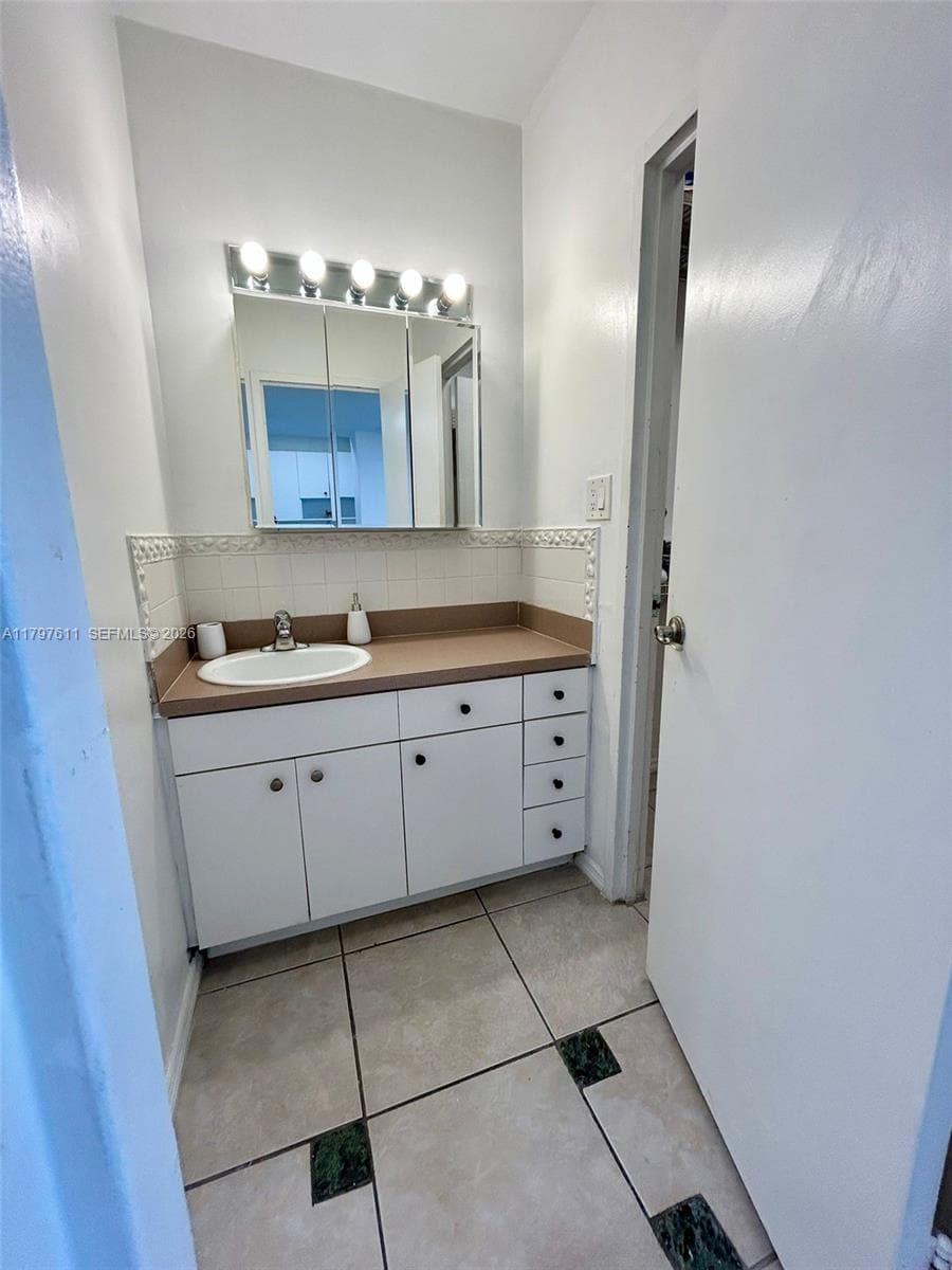 100 Lincoln Rd 1220 photo 7