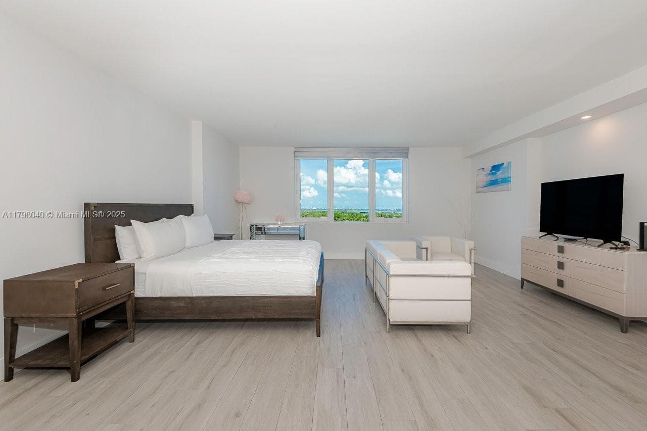 2301 Collins Ave 1531 photo 5