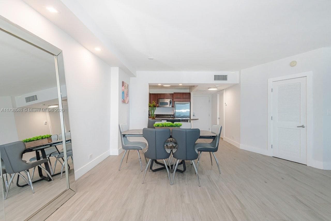 2301 Collins Ave 1531 photo 14